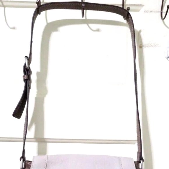 NEW Tignanello Beige Brown 100% Leather Shoulder Bag Purse Magnet Flap Adjust - Picture 6 of 13